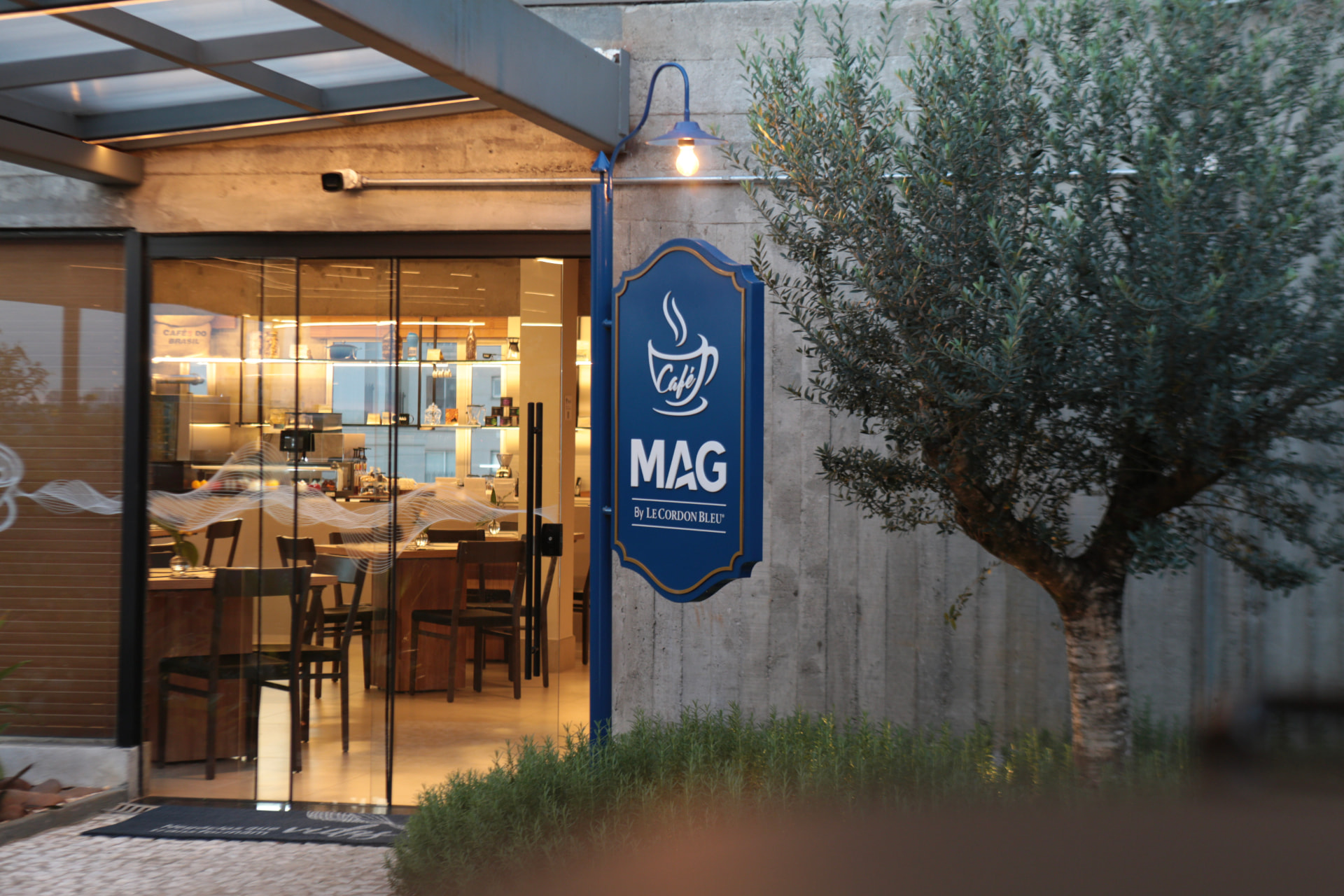 Entrada do Café MAG by Le Cordon Bleu